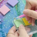 Pâte adhésive silicone pour peinture diamant 3x3cm – 6
